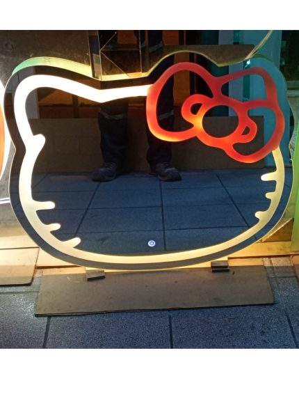 Espejo de 4mm hello Kitty con luz led de 65 cms x 75 cms
